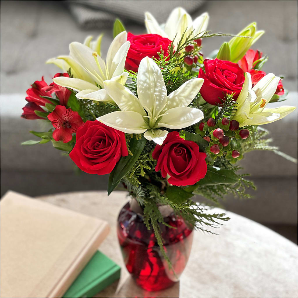 Evergreen Delight Bouquet – Murphy Florist, Cincinnati OH